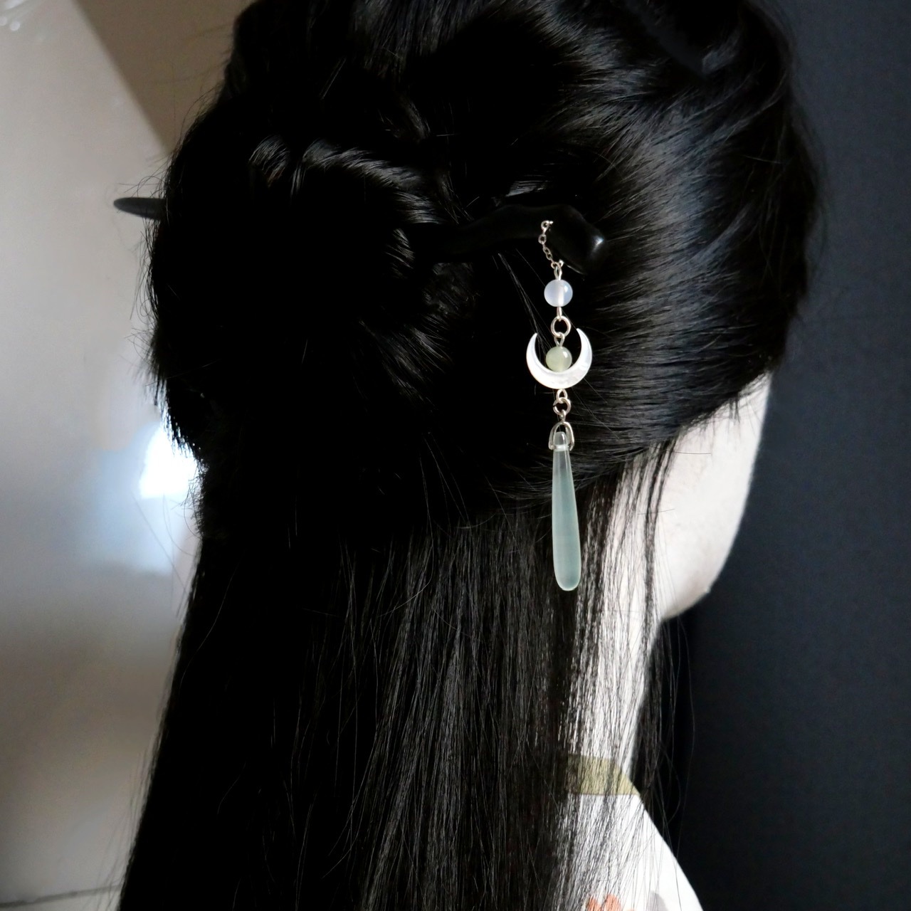 Traditional Wooden Black Hair  - огляд і ціна Vintage Jewelry Collection
