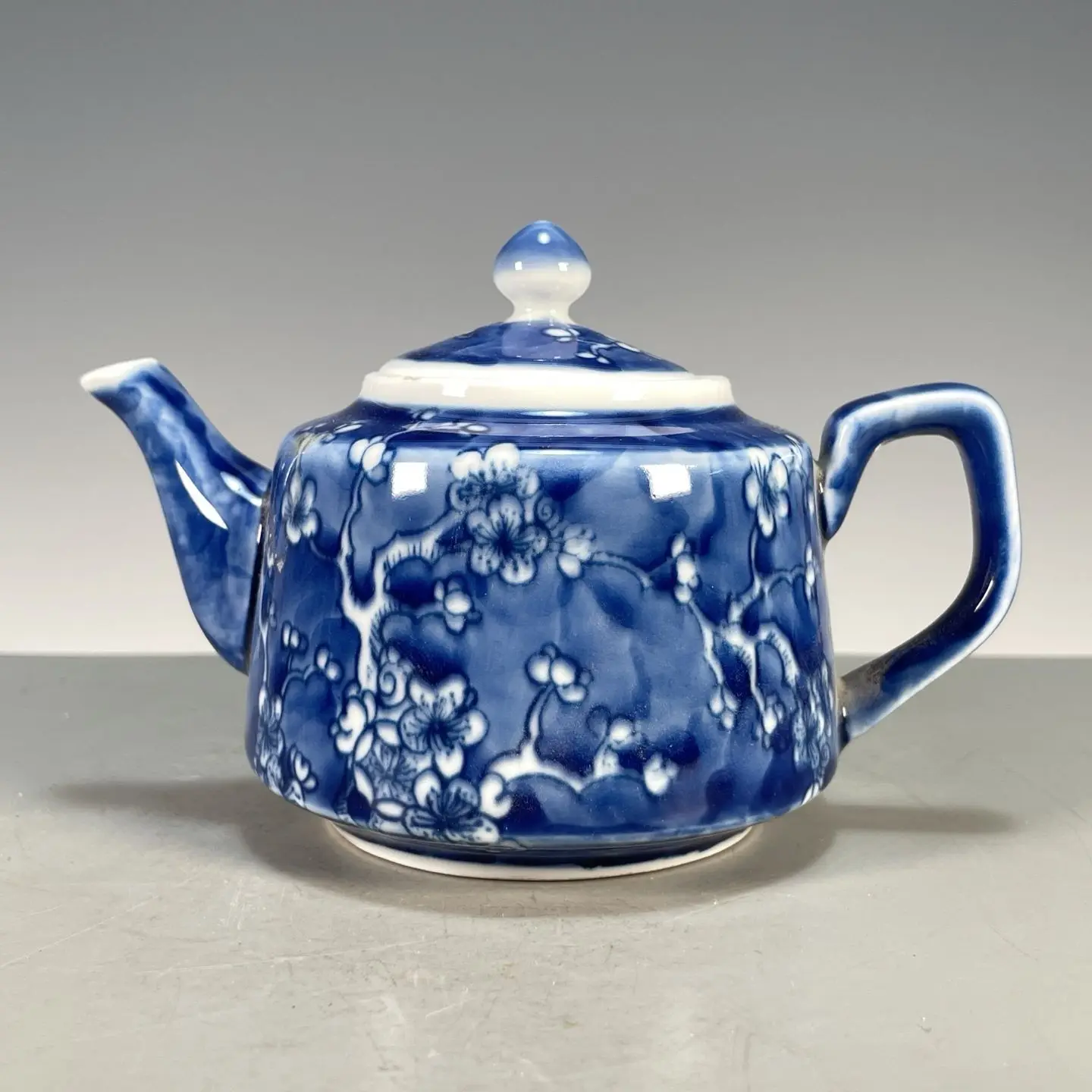 Hand Painted Blue White Flat P - огляд і ціна Vintage Collectible Pottery